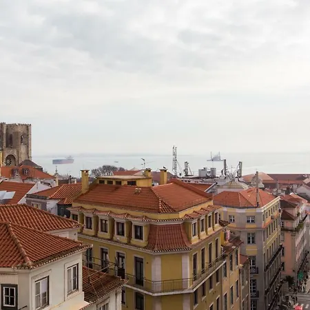 Superb Flat In Cathedral With River View Lisbon